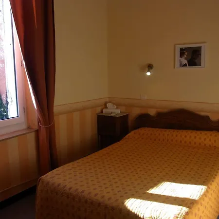 Constantin Hotel 2*
